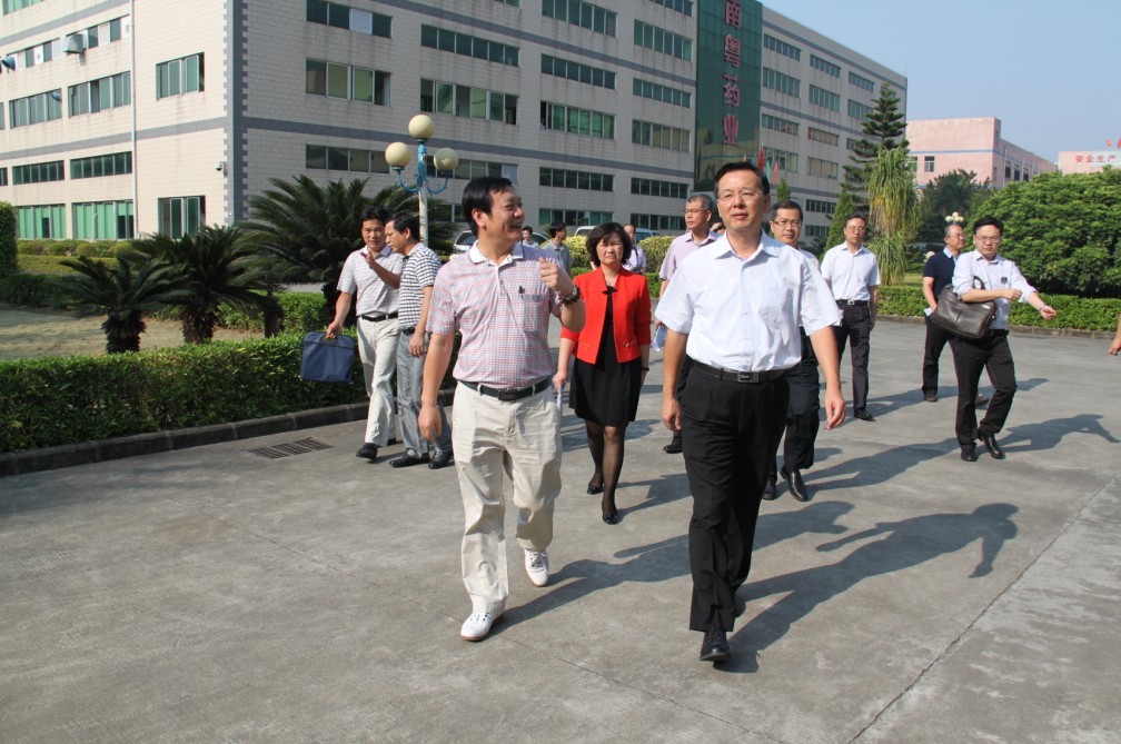 2013-姜建军一行在南粤药业公司调研