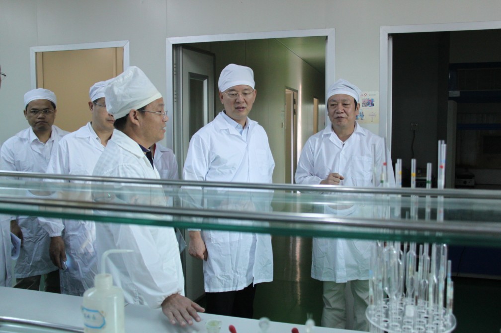 2013-姜建军一行在南粤实验室调研